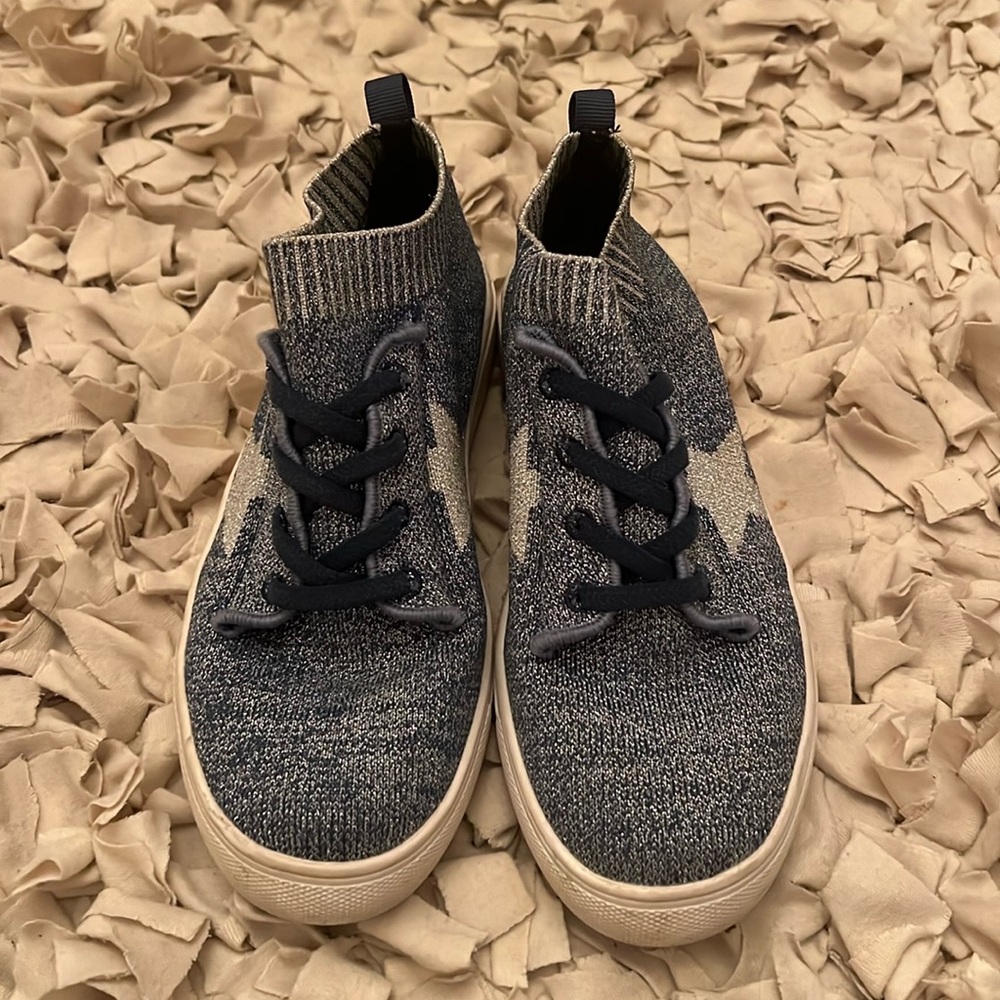 Hoo Sneakers - size 5